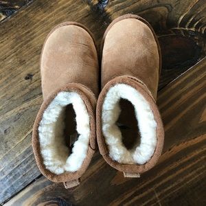 Toddler Mini Ugg’s SZ 10